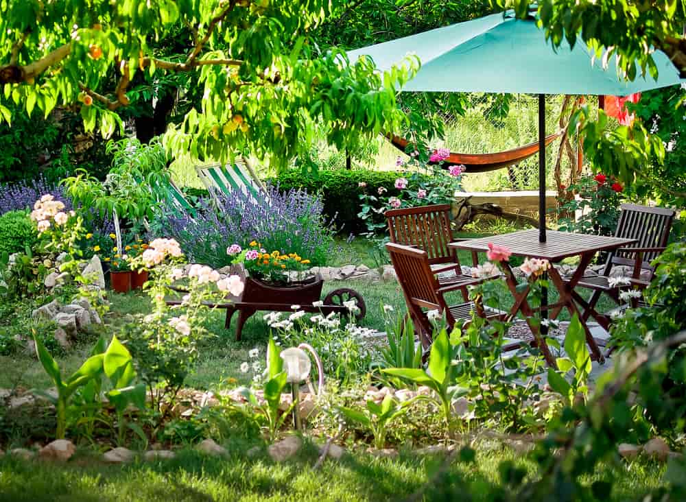 Как оформить зону отдыха в саду?